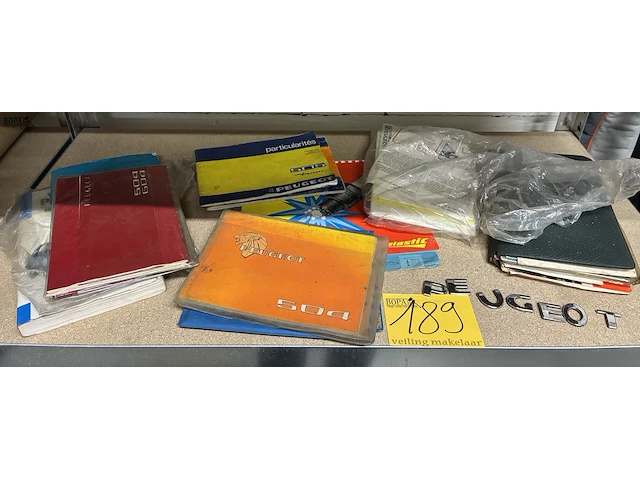Lot 189 - lot instructieboekjes peugeot 504/505 + vraagbaak - afbeelding 1 van  5