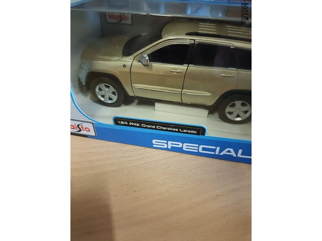 Lot 189 - maisto auto’s op schaal. 2 stuks - afbeelding 4 van  5