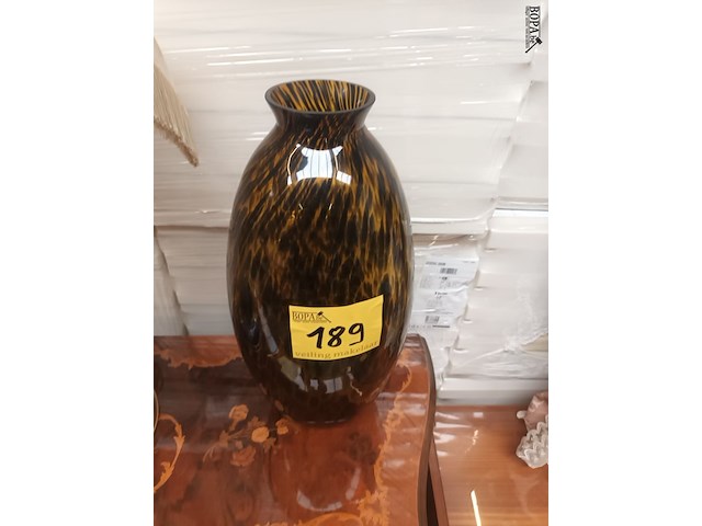 Lot 189 - siervaas in glas - afbeelding 2 van  3