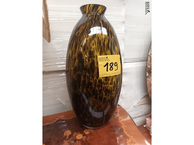 Lot 189 - siervaas in glas - afbeelding 3 van  3