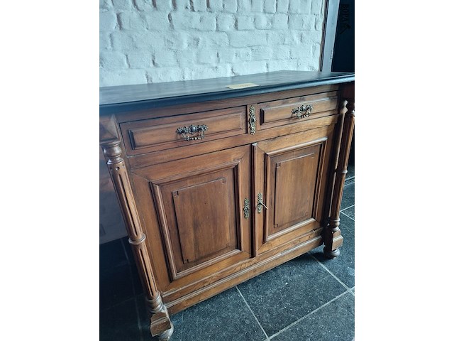 Lot 19 - antieke houten kast - afbeelding 1 van  5