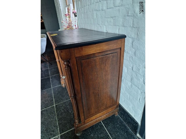Lot 19 - antieke houten kast - afbeelding 3 van  5