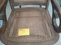 Lot 19 - antieke houten schommelstoel walnotenhout en rotan - afbeelding 2 van  4