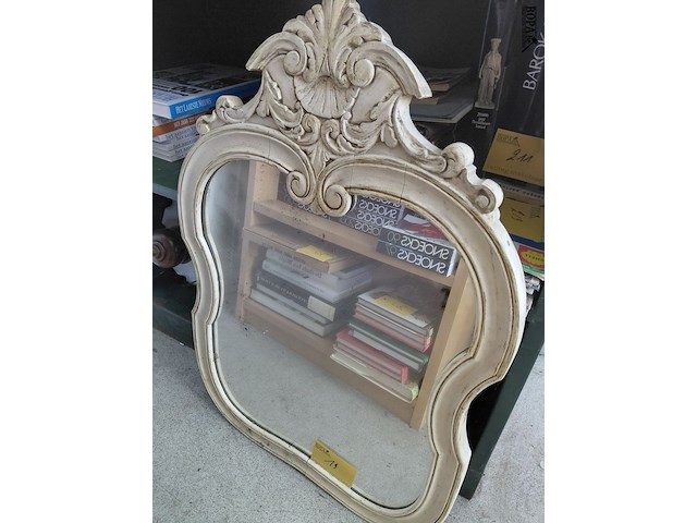 Lot 19 - antieken apothekerskast met spiegel - afbeelding 3 van  3