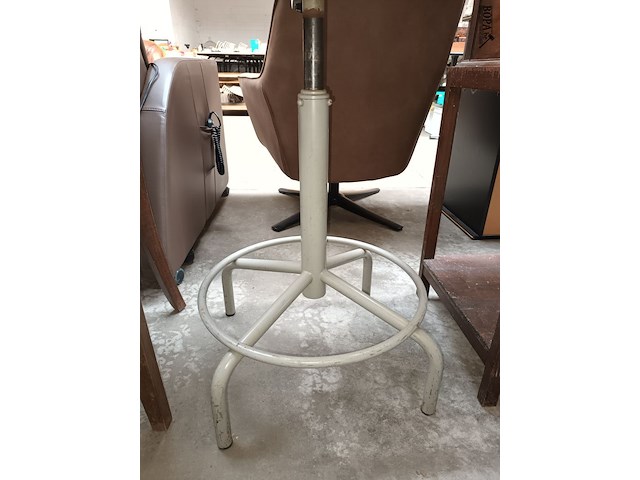 Lot 19 - architectenstoel - afbeelding 4 van  4