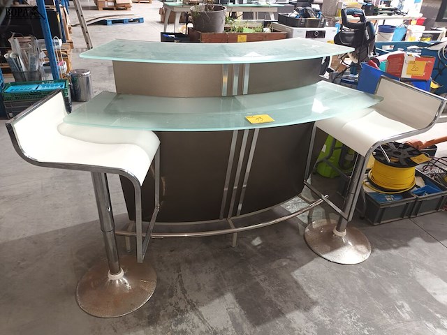 Lot 19 - barmeubel met krukken - afbeelding 1 van  4