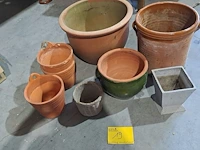 Lot 19 - bloempotten terracotta en andere voor buiten - 8 stuks - afbeelding 3 van  3