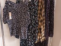 Lot 19 - blouses en kleedjes maat 38. 5 stuks