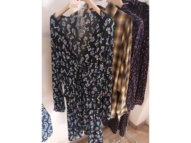 Lot 19 - blouses en kleedjes maat 38. 5 stuks - afbeelding 3 van  5