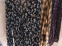 Lot 19 - blouses en kleedjes maat 38. 5 stuks - afbeelding 3 van  5
