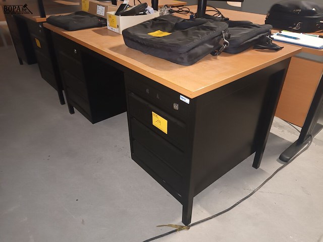 Lot 19 - bureau - afbeelding 1 van  2