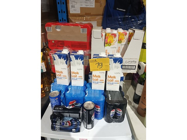 Lot 19 - frisdranken en melk - afbeelding 1 van  6
