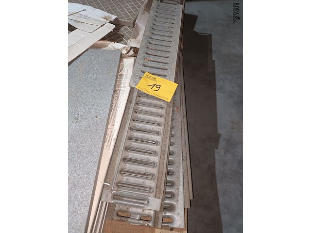 Lot 19 - gootroosters. 10 stuks - afbeelding 1 van  3