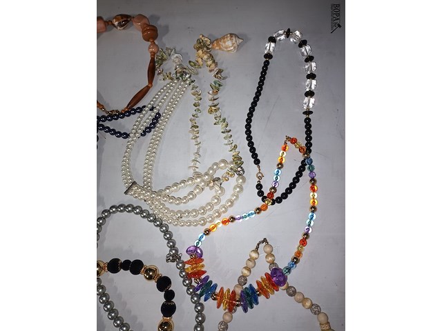 Lot 19 - halskettingen. 15 stuks - afbeelding 2 van  5