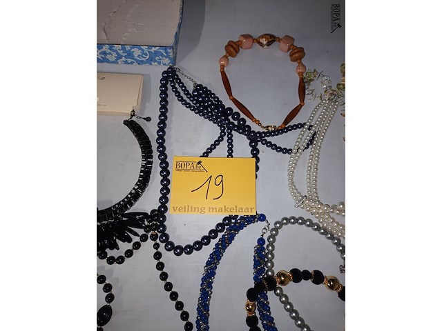 Lot 19 - halskettingen. 15 stuks - afbeelding 5 van  5