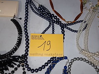 Lot 19 - halskettingen. 15 stuks - afbeelding 5 van  5