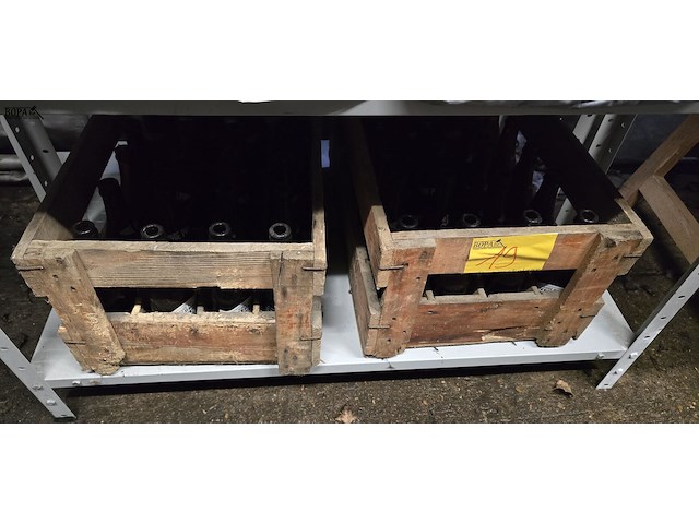 Lot 19 - houten bierbakken oude piro 2 bakken - afbeelding 1 van  4