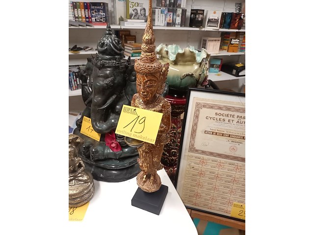 Lot 19 - houten boeddha beeld - afbeelding 1 van  4