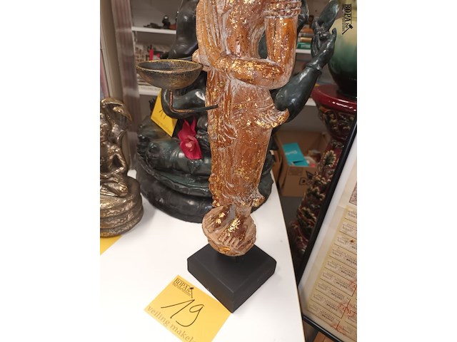 Lot 19 - houten boeddha beeld - afbeelding 3 van  4