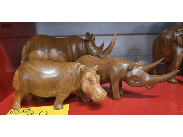 Lot 19 - houten dierenbeeldjes - 3 stuks - afbeelding 1 van  4