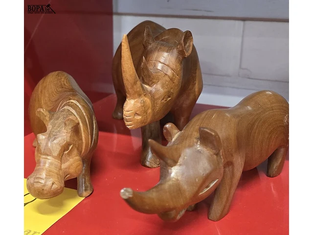Lot 19 - houten dierenbeeldjes - 3 stuks - afbeelding 3 van  4
