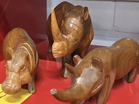 Lot 19 - houten dierenbeeldjes - 3 stuks - afbeelding 3 van  4