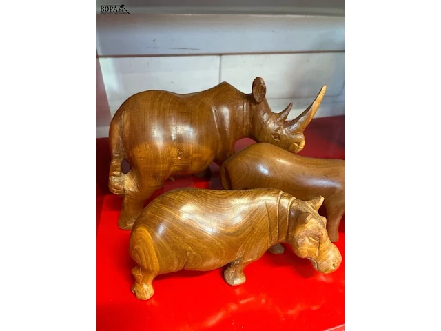 Lot 19 - houten dierenbeeldjes - 3 stuks - afbeelding 4 van  4