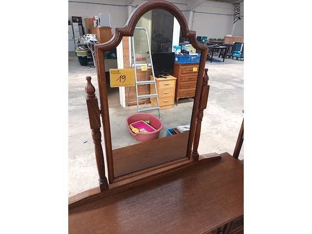 Lot 19 - houten kaptafel - afbeelding 1 van  5