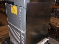 Lot 19 - ijsblokjesmachine icematic - afbeelding 2 van  4