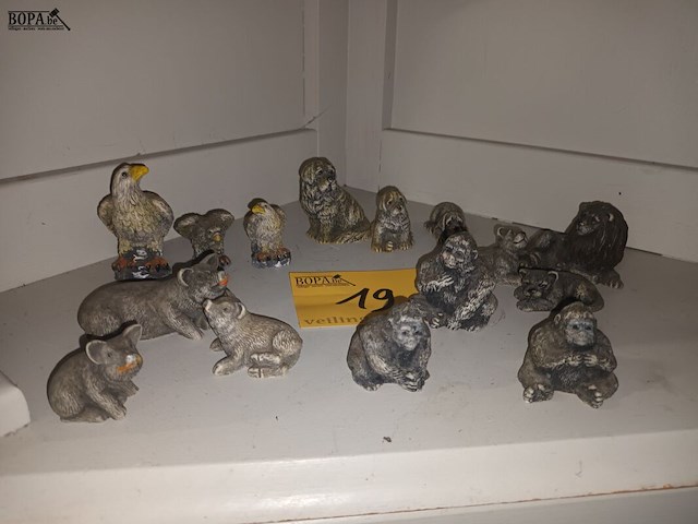 Lot 19 - kleine dierenfiguurtjes. 15 stuks - afbeelding 2 van  6