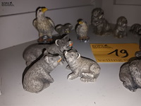 Lot 19 - kleine dierenfiguurtjes. 15 stuks - afbeelding 3 van  6