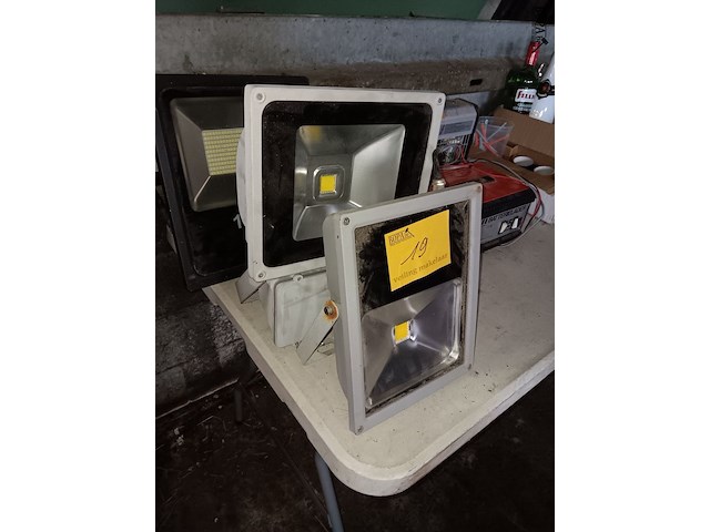 Lot 19 - ledstralers - 3 stuks - afbeelding 1 van  3