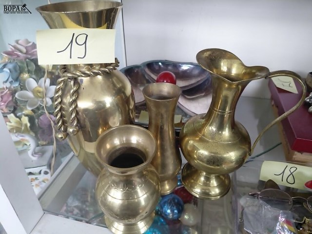 Lot 19 - lot vintage messing vaasjes, made in india brass - afbeelding 1 van  4