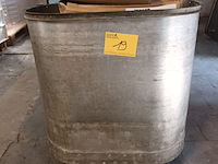 Lot 19 - metalen waskar met inhoud