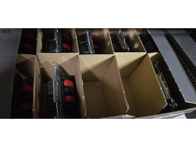 Lot 19 - niko en legrand ong 10 aangebroken dozen - afbeelding 5 van  5