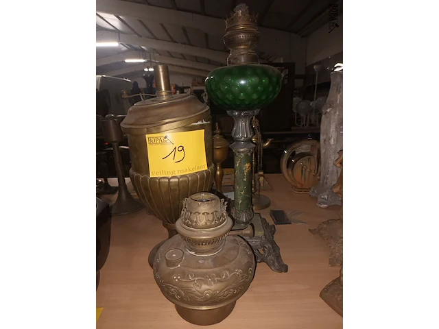 Lot 19 - olielampen. 3 stuks - afbeelding 1 van  5