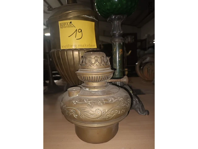 Lot 19 - olielampen. 3 stuks - afbeelding 2 van  5