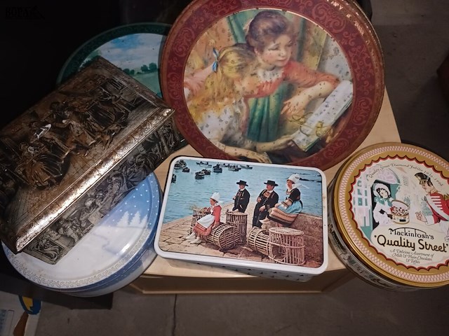 Lot 19 - oude blikken dozen. 7 stuks - afbeelding 2 van  3