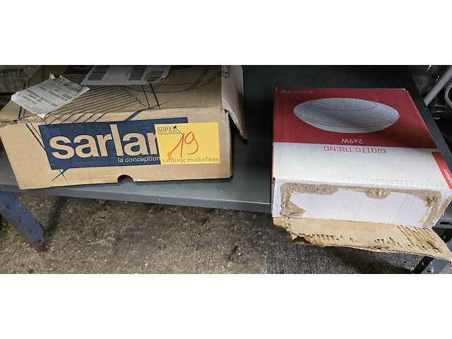 Lot 19 - plafondlampen 2 stuks - afbeelding 1 van  3