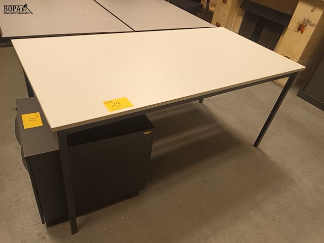 Lot 19 - rechthoekige werktafel - afbeelding 1 van  2