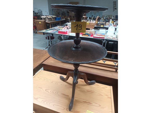 Lot 19 - ronde bijzettafel - afbeelding 1 van  6
