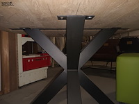 Lot 19 - ronde eettafel - afbeelding 2 van  3