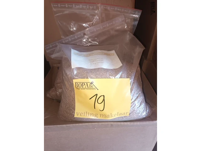 Lot 19 - rookmot steeneik 1 kg. 19 stuks - afbeelding 3 van  3