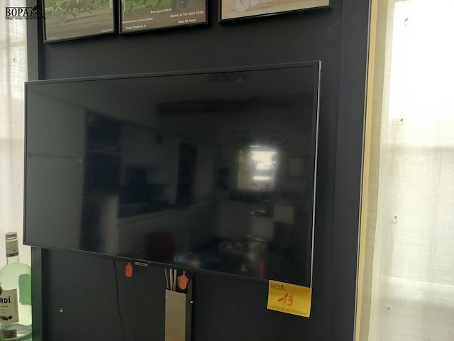 Lot 19 - samsung televisie - afbeelding 1 van  3