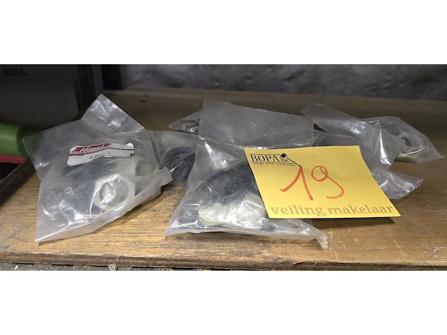 Lot 19 - set sloten zekeringskast 6 stuks - afbeelding 1 van  4
