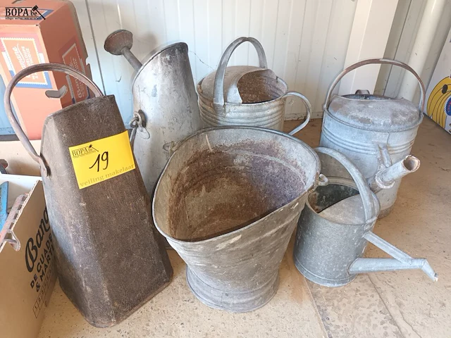 Lot 19 - tuindecoratie zink. 6 stuks - afbeelding 1 van  4