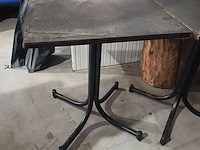 Lot 19 - vierkante terrastafel. 4 stuks - afbeelding 2 van  4