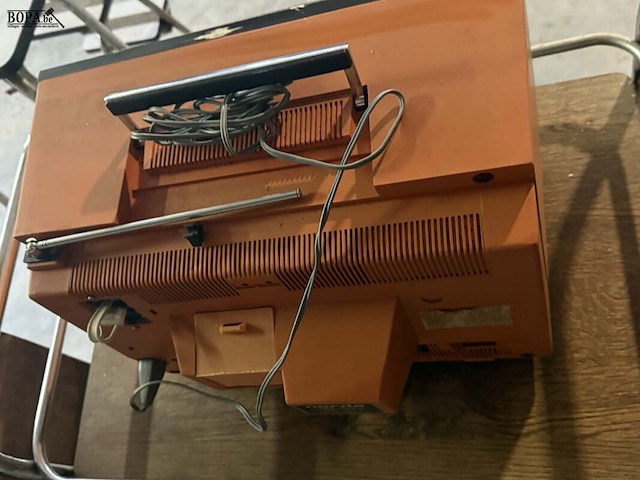Lot 19 - vintage draagbare crt televisie '70 - afbeelding 3 van  3