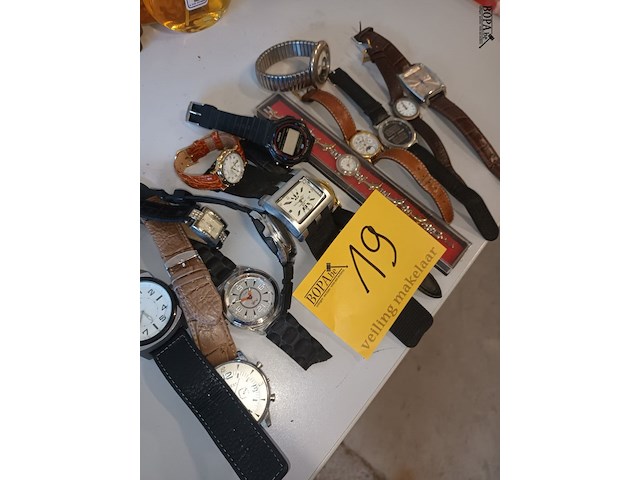 Lot 19 - vintage horloges. 15 stuks - afbeelding 1 van  5