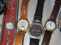 Lot 19 - vintage horloges. 15 stuks - afbeelding 4 van  5